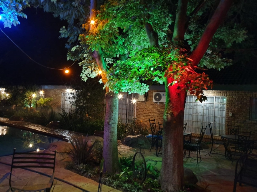 6 Bedroom Property for Sale in Flimieda North West